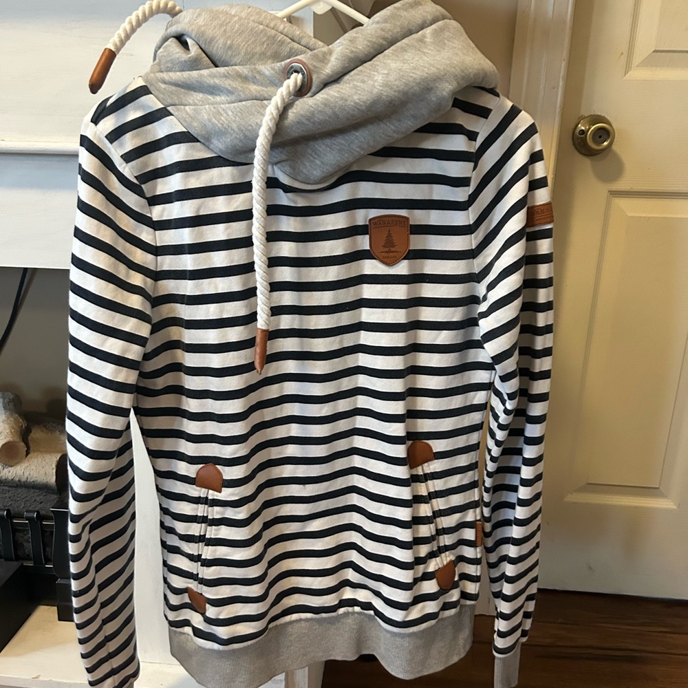 Nice used sweatshirt size medium.